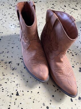 Arizona Jean Company Rust Brown Western Ankle Boots